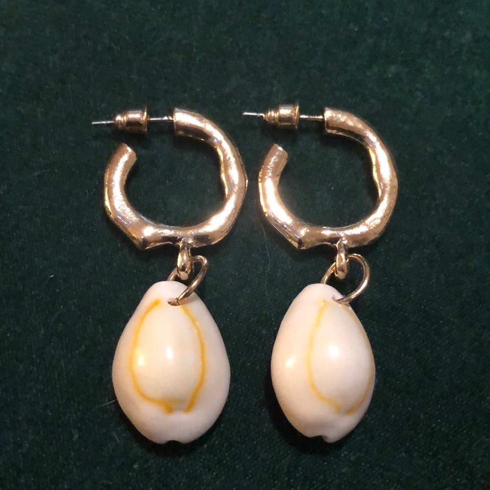 NWT gold hood and genuine shell earrings